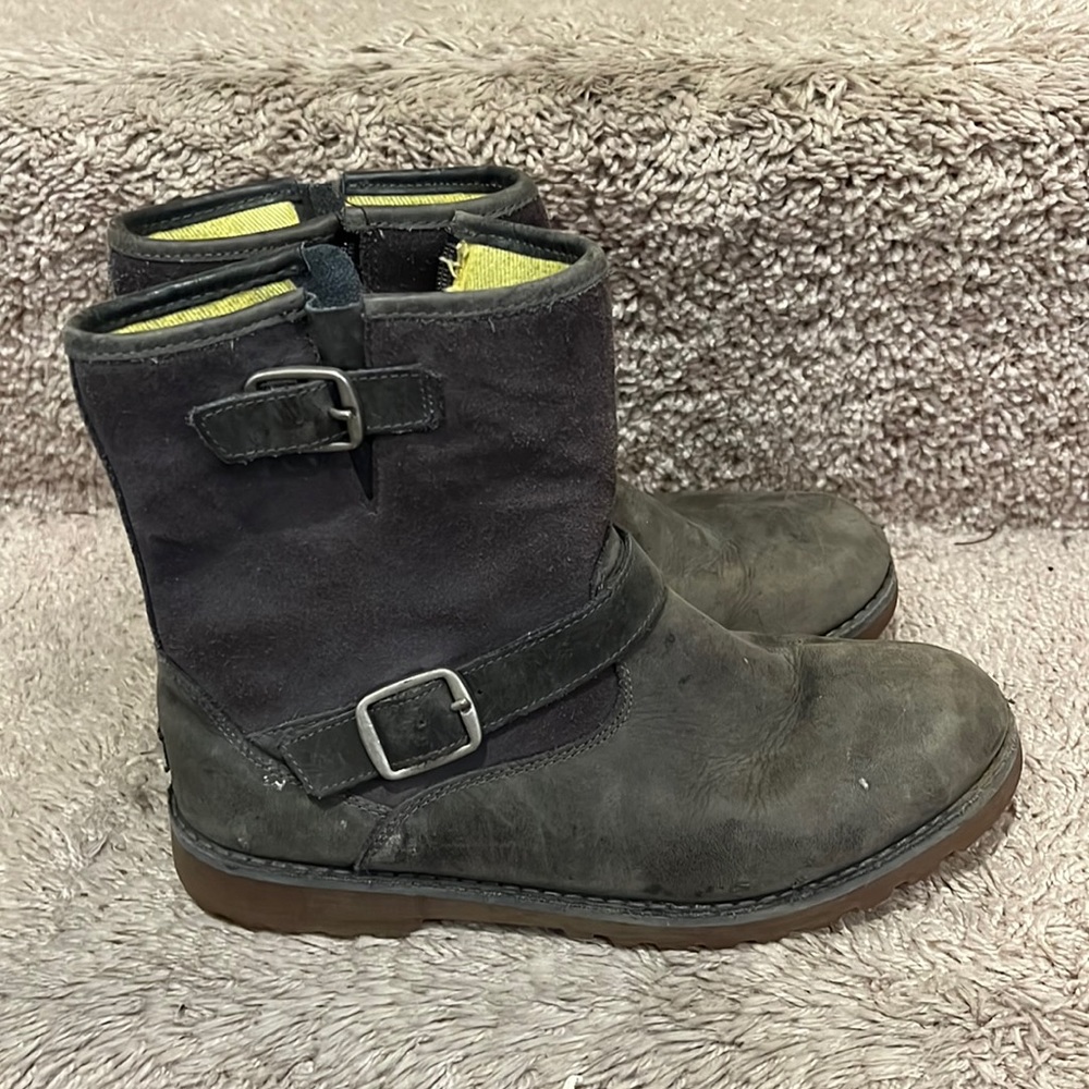 Youth Ugg Harrell Boot Size 6